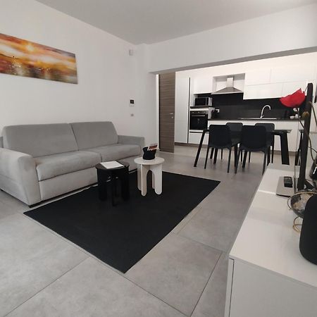 Pama Mar Apartment อิมเปรีอา ภายนอก รูปภาพ