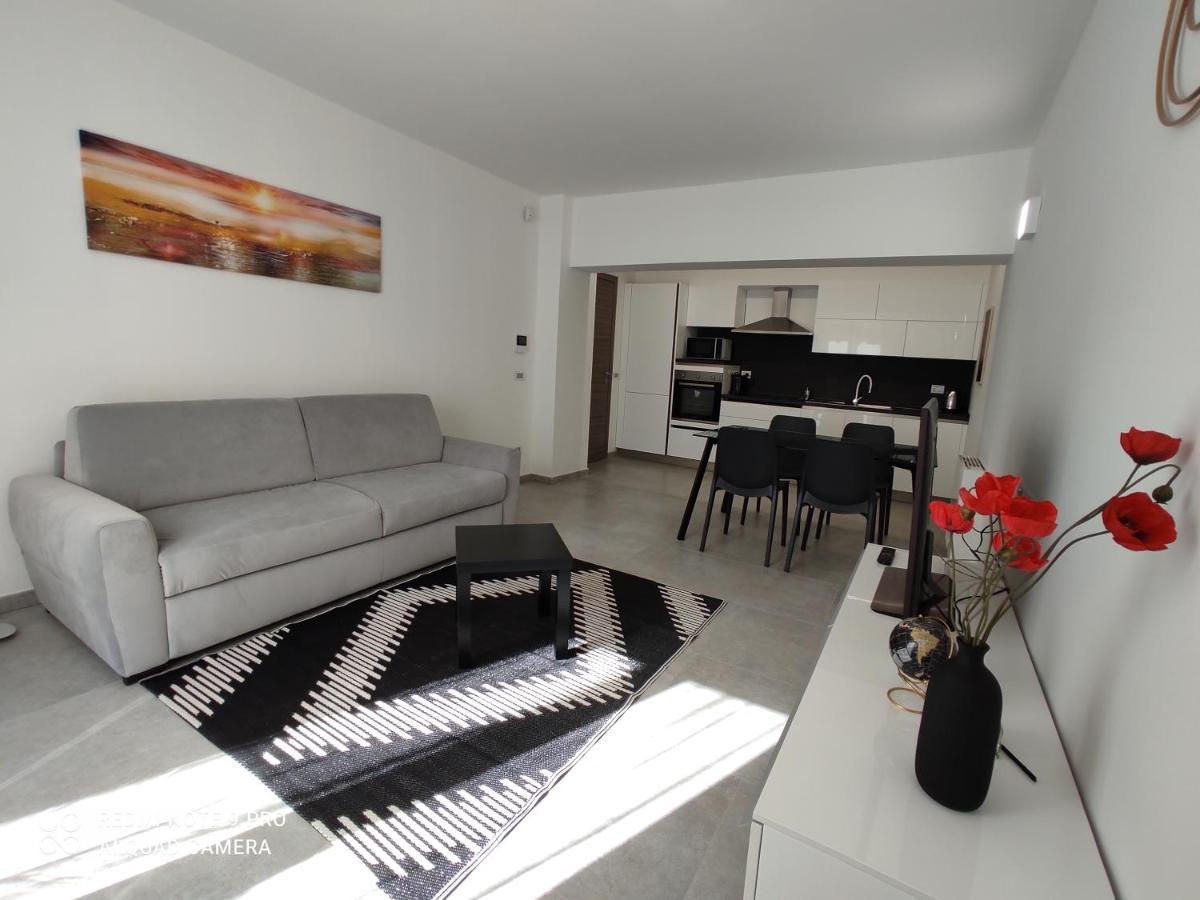 Pama Mar Apartment อิมเปรีอา ภายนอก รูปภาพ